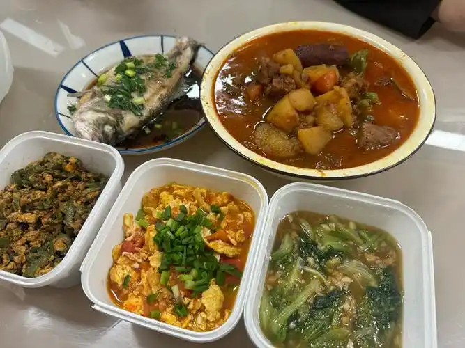 梦见老公做的饭被同事吃，这预示着什么含义？