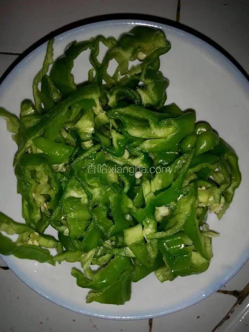 梦见用刀切青椒有什么特殊含义或预兆？
