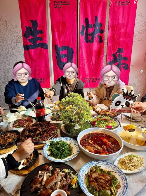 梦见自己过生日彳艮多人来吃饭，这预示着什么好事要发生呢？