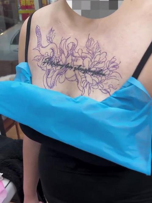 前胸纹身凶猛吗？女人面相捕梦网纹身照片好堪吗？