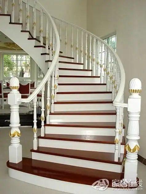 女人梦见爬楼梯到高处，这预示着什么？是好运还是挑战？