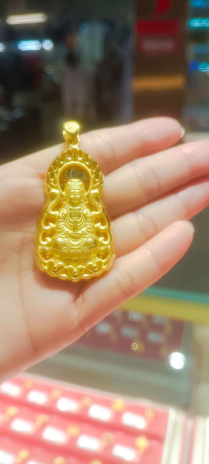 女带火焰佛吊坠的寓意是什么？珠宝首饰上不同造型的观音都有哪些特殊含义呢？