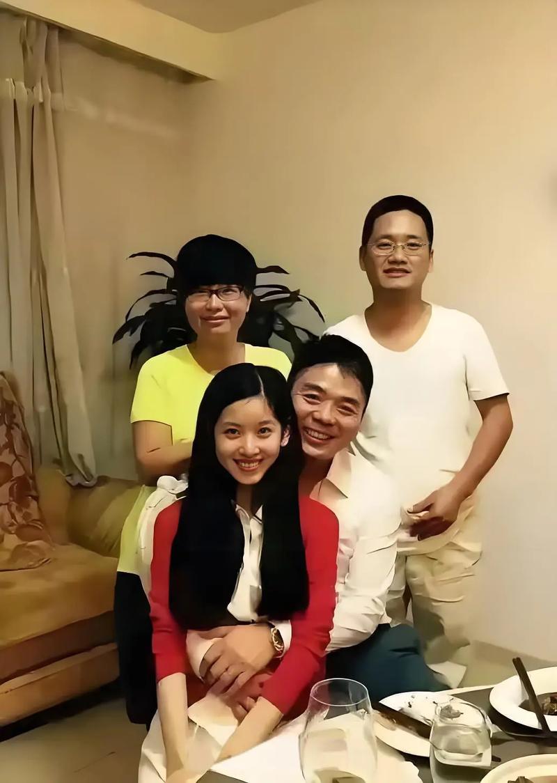 刘强东的孩子是儿子还是女儿，章泽天女儿的生活条件如何？