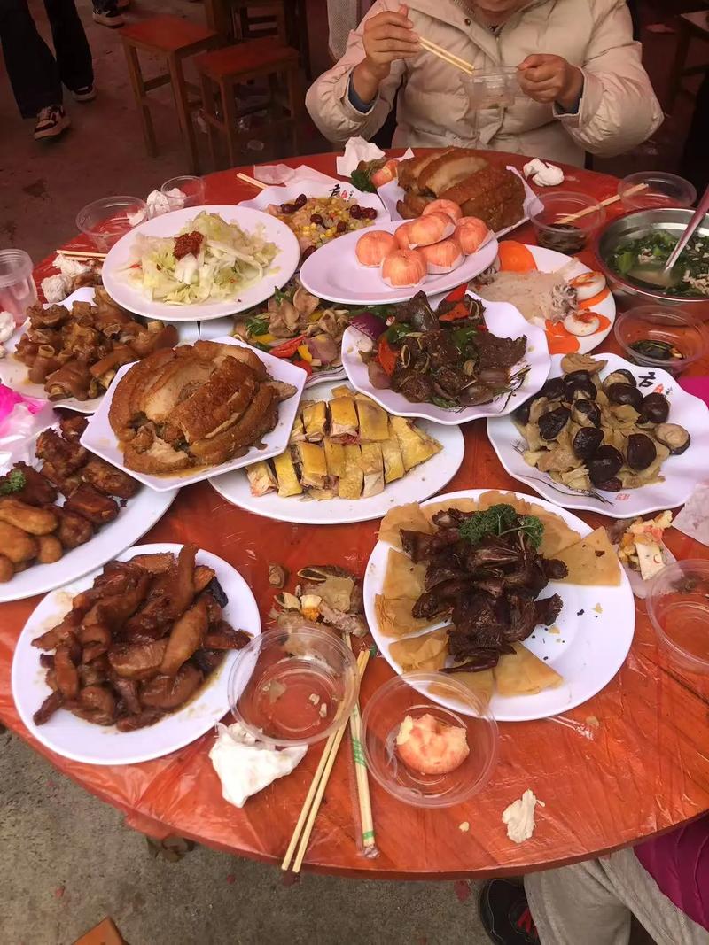 梦见吃酒席预示着什么吉凶？