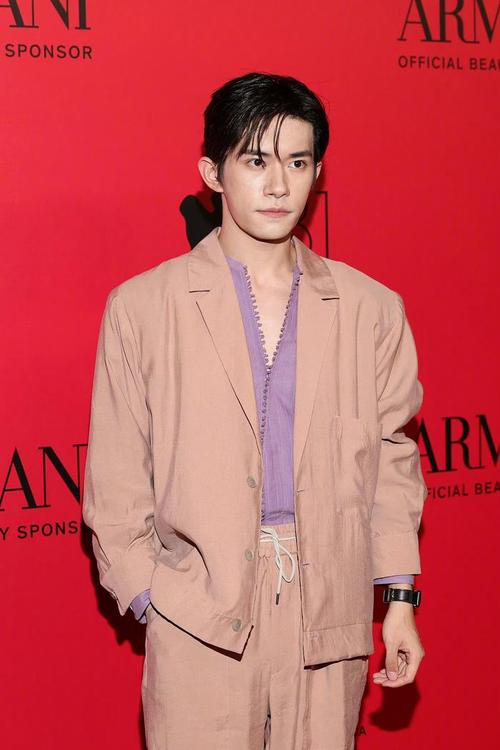 易烊千玺的面相特征有哪些，不信来看他的脸，能预测什么？