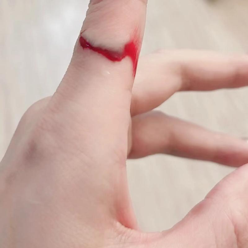 女人梦到手被划流血是什么征兆？预示着什么不好的事情即将发生？