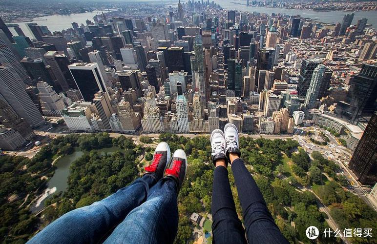 梦见站在高楼边缘害怕，这预示着什么心理状态或生活问题？