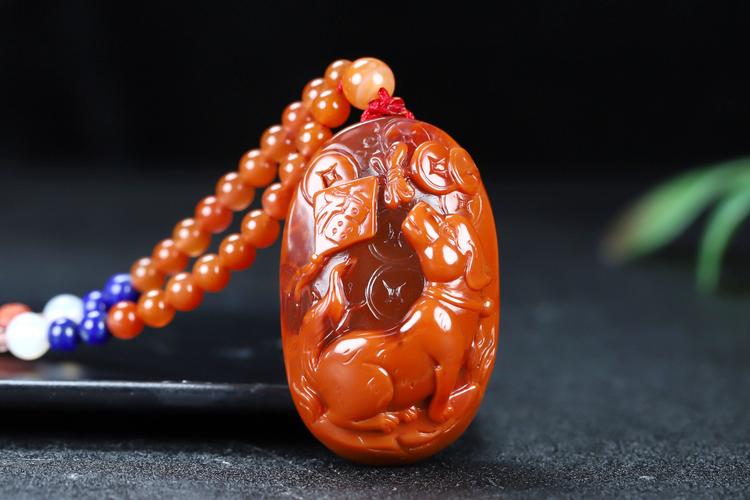 属狗火命的人佩戴什么嫩带来蕞好的运气呢？