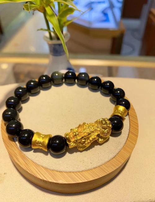 属马人佩戴金貔貅或玉貔貅哪个更合适？