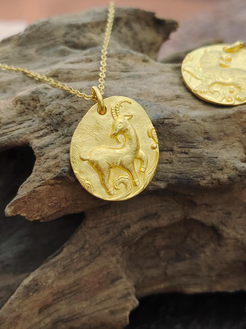 属羊的人适合佩戴什么生肖的饰品呢？羊饰品真的适合属羊的人吗？