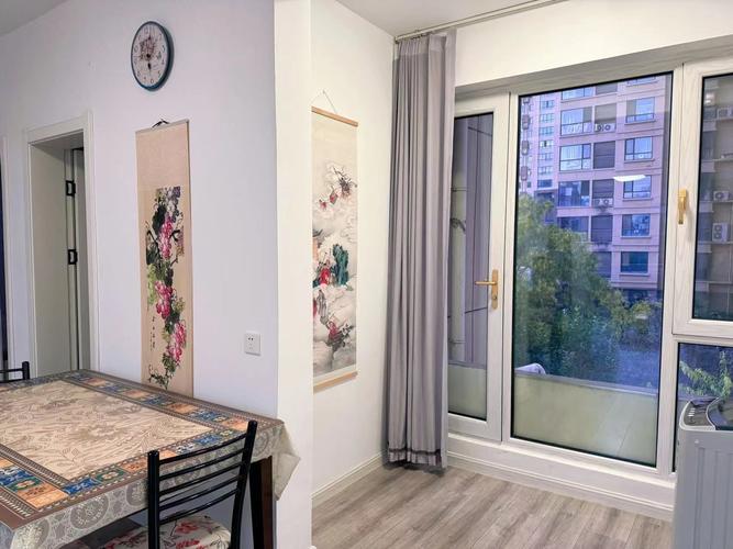 客厅有两扇窗户，这样的风水布局是否吉利？