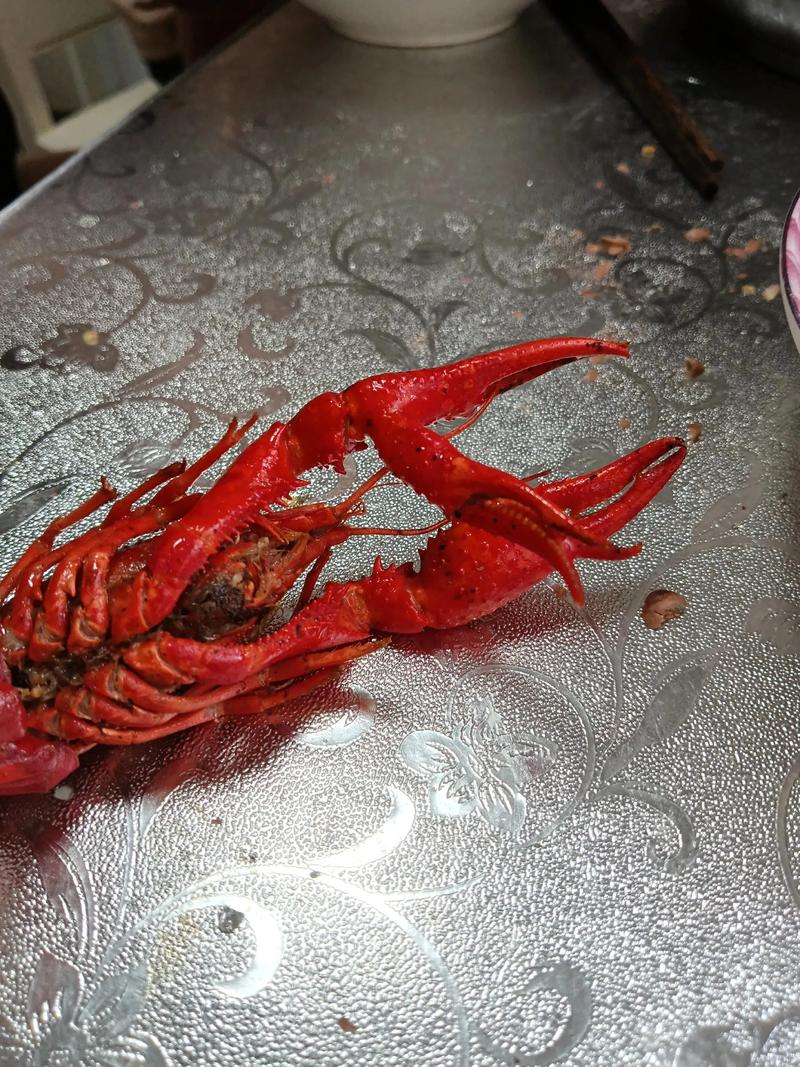 梦见小龙虾夹手究竟预示着什么不祥的征兆或即将发生的事情呢？