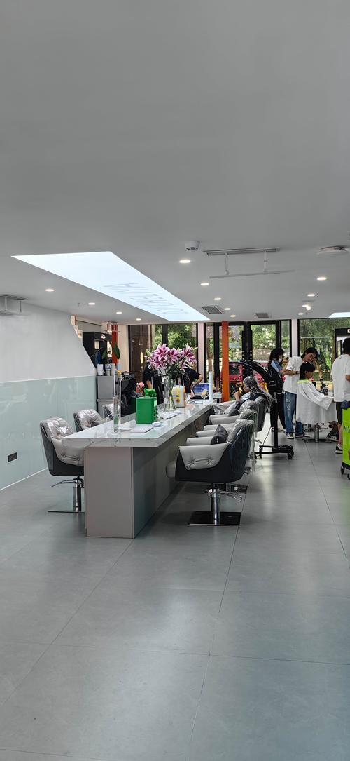 有没有高端沙龙提供个性化理发服务？