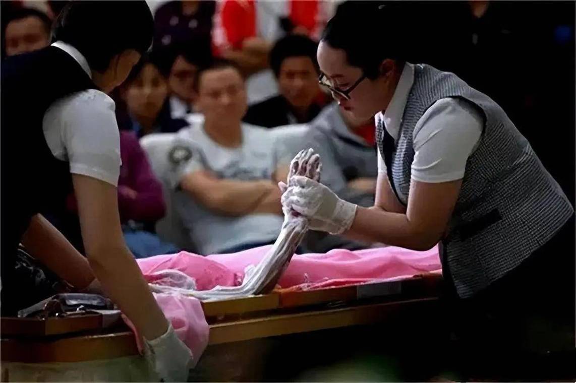 女人梦到死人在办丧事是什么吉凶预兆？