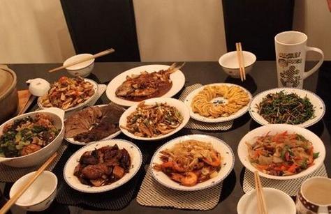 梦见多人聚餐菜量不足预示着什么？