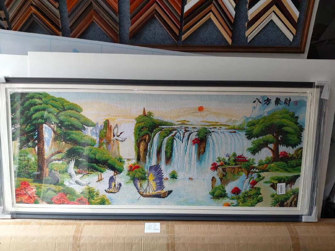 十字绣挂在墙上床头柜高度风水有何讲究？