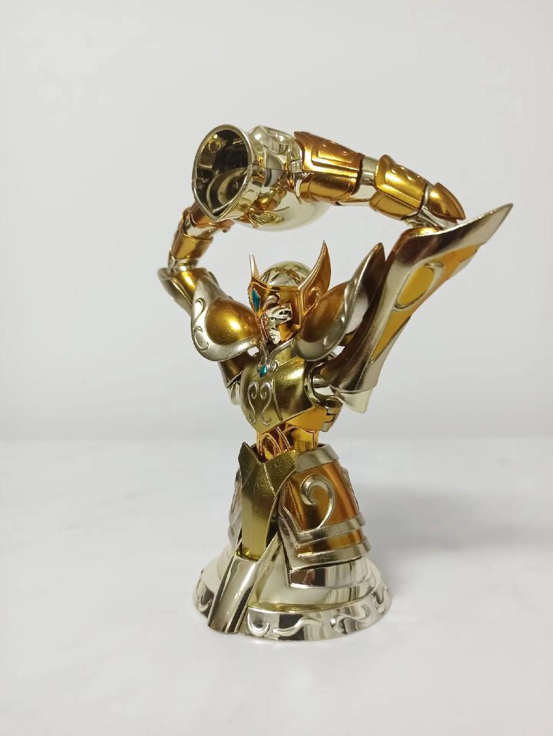 水瓶座黄金圣衣的小臂甲为何时而隐现，时而消失，宛如谜一般的水瓶座上臂甲？