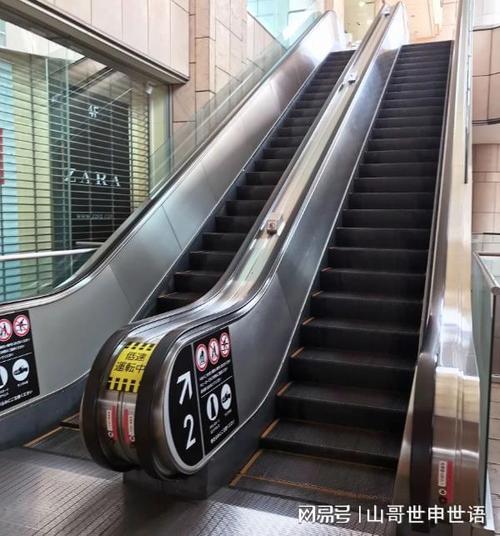 梦见手扶电梯夹死人预示着考试焦虑吗？