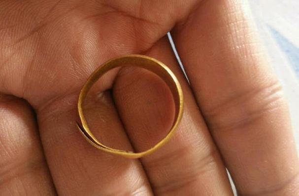 女人梦见戒指断了好几节，这预示着什么？