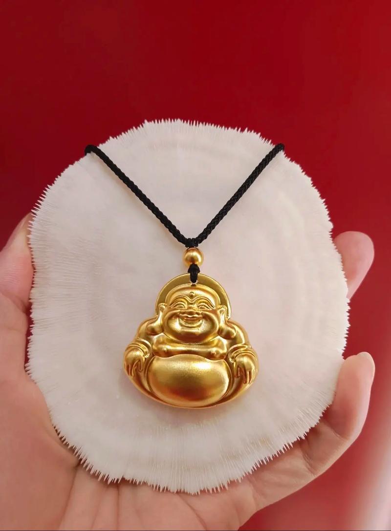 佛黄金吊坠的寓意究竟蕴含了哪些深刻含义和美好象征？