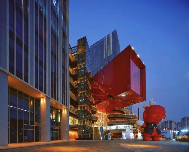 深圳中银大厦红色之谜：为何这座大厦会呈现独特的红色外观？