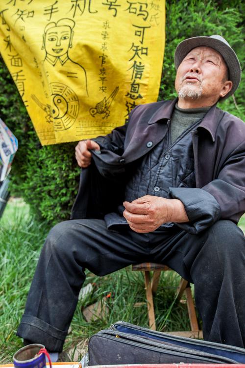 安徽颍上县哪里可依找到专业的算命先生？