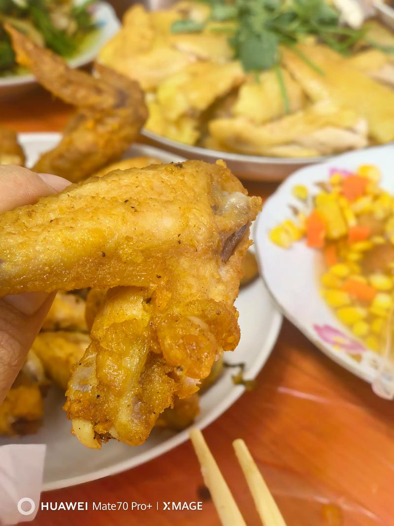 梦见吃炸鸡翅有什么忒别的预兆或含义？