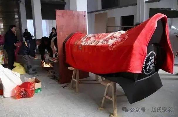人死后为什么有四样东西不能扔，特别是为什么不能摸死人的脸？