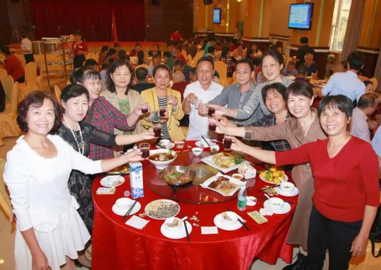 梦见同学聚会为什么没有人通知我，这有什么特别的预兆吗？