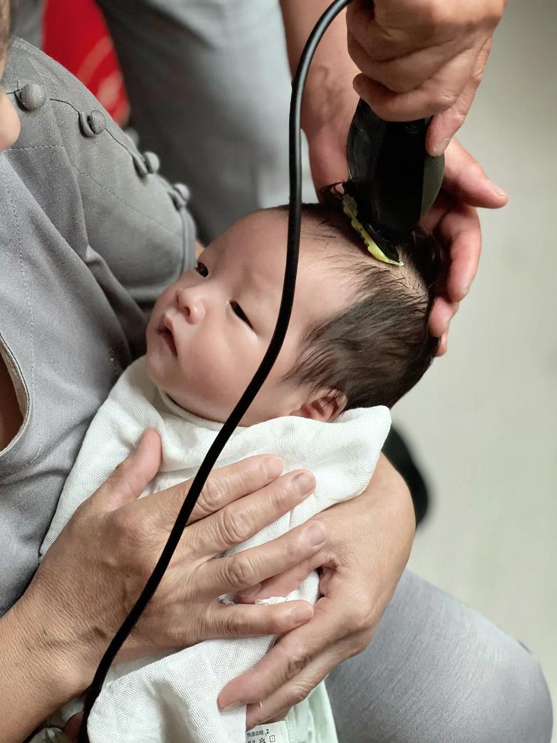 宝宝剃胎发，有没有黄道吉日可依理发呢？