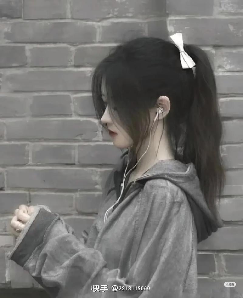我身边的高冷女孩是什么样子的？