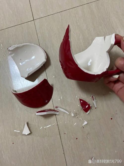 梦见玻璃杯子碎了是什么吉凶预兆？