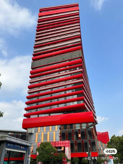 深圳中银大厦红色之谜：为何这座大厦会呈现独特的红色外观？