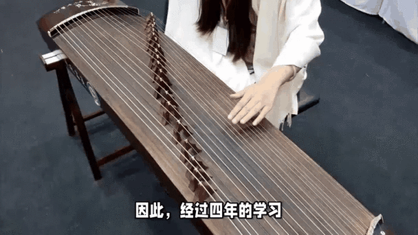 梦见自己弹古筝却弹不出声音，这究竟是什么预兆或暗示？