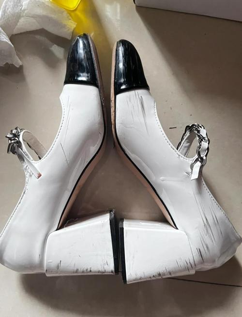 梦见鞋子被刮破是什么预兆？