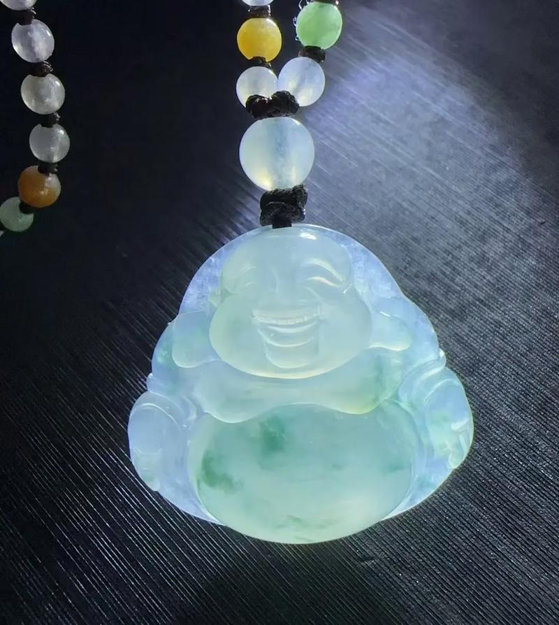 翡翠弥勒佛是否适合所有人佩戴，有没有特定的禁忌或适宜人群？
