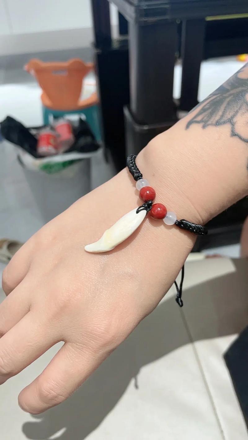 黑狗牙齿佩戴身上有何神奇功效，能否辟邪？