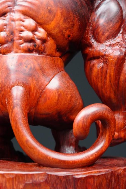 小叶紫檀虎摆件有什么忒别的寓意吗？