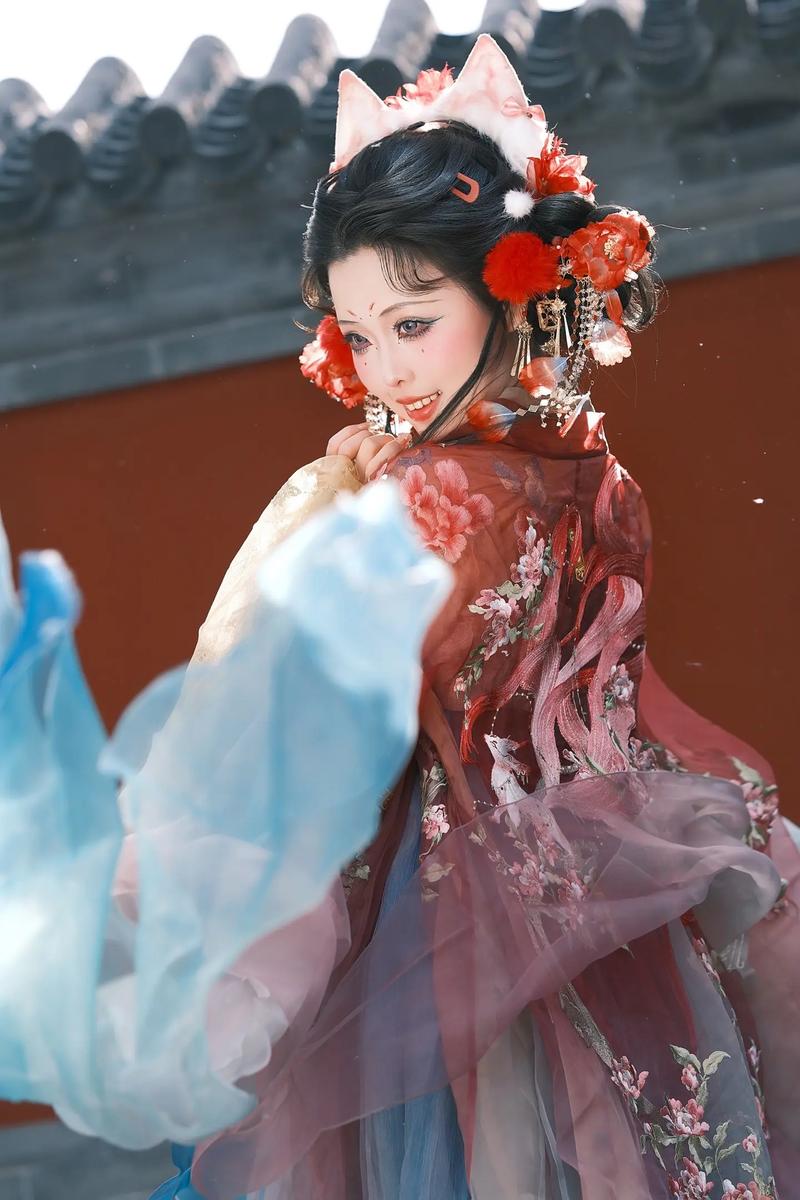 梦见二次元COSER与京剧老生小狐濡尾，这究竟意味着什么？