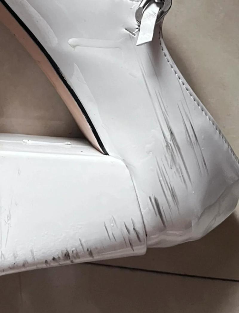 梦见鞋子被刮破是什么预兆？