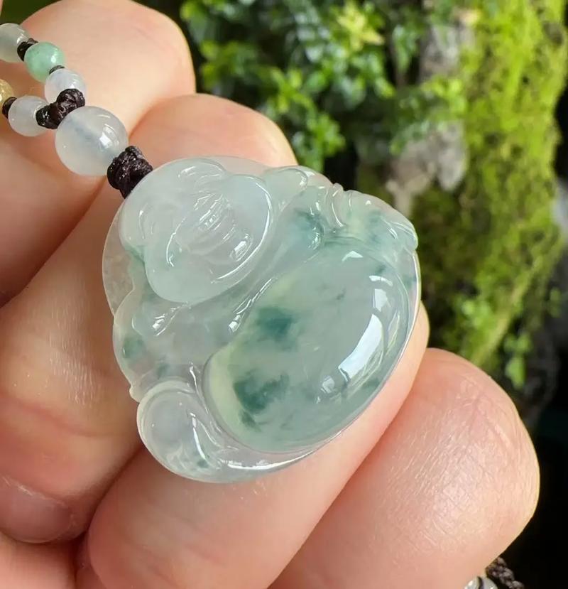 翡翠弥勒佛是否适合所有人佩戴，有没有特定的禁忌或适宜人群？