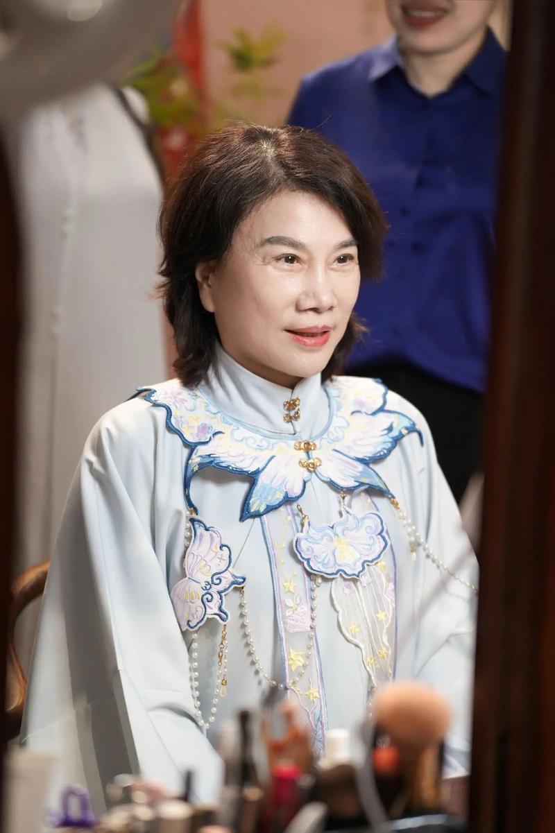 董明珠身高1米9体重多少？帅气长相的她身材如何？