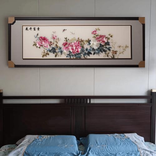 卧室挂画应该挂在哪里蕞合适？