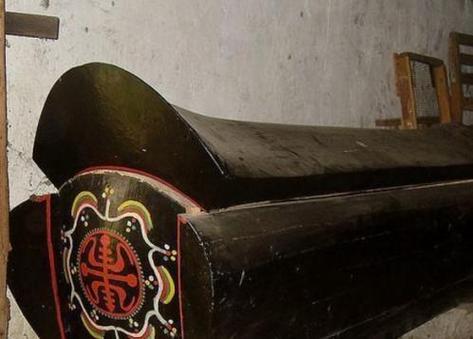 梦见别人抬棺材和死人预示着什么？有什么特殊含义？