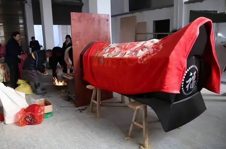 女人梦到死人在办丧事是什么吉凶预兆？