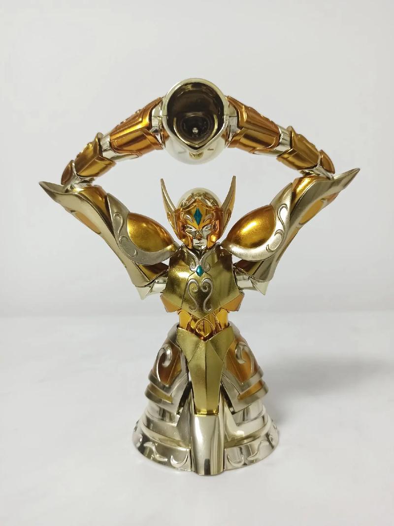 水瓶座黄金圣衣的小臂甲为何时而隐现，时而消失，宛如谜一般的水瓶座上臂甲？