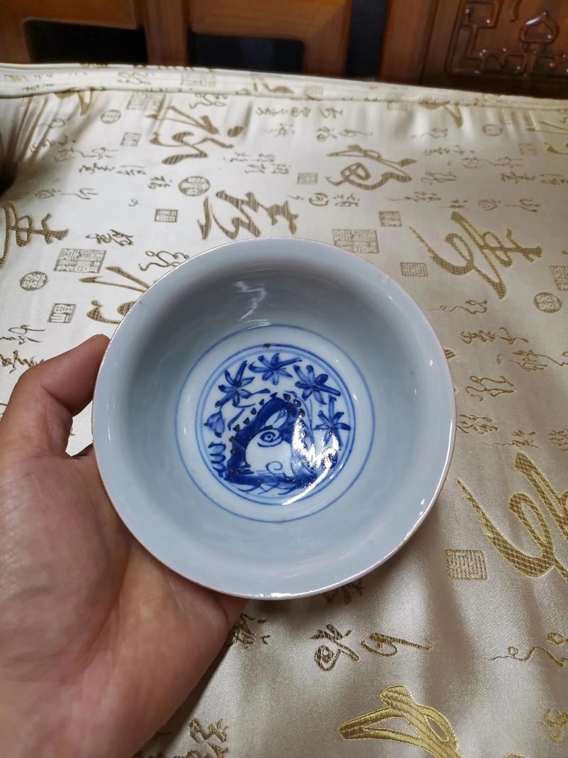 这种碗边有洞和凹槽的是哪种碗？