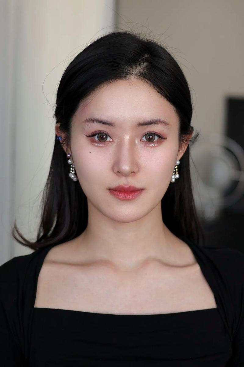 浓眉毛的女人面相好看吗？面相分析浓眉对颜值有影响吗？