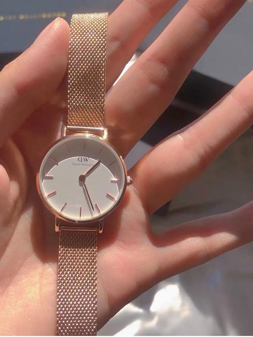 梦中的手表象征着什么它预示着什么样的寓意或情感？