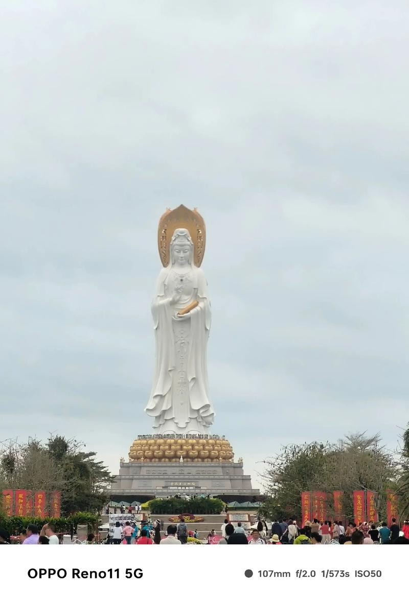梦见菩萨雕像在水中的寓意是什么？有什么特殊含义？